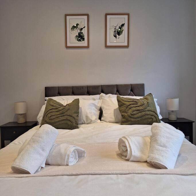 Home At Highgrove - Private Garden & Parking 雷丁 外观 照片
