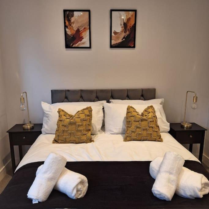 Home At Highgrove - Private Garden & Parking 雷丁 外观 照片