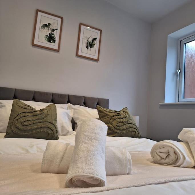 Home At Highgrove - Private Garden & Parking 雷丁 外观 照片